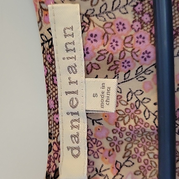 Daniel Rainn Floral V-Neck Women's Top Short Sleeve Small - Picture 3 of 4